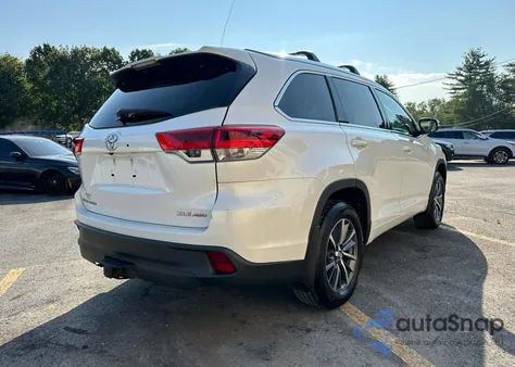 2018 Toyota Highlander Se из США, поврежденный, VIN 5TDJZRFH0JS914081